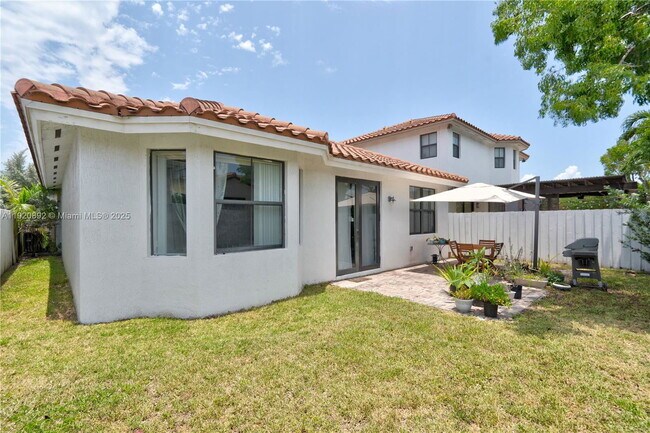 1023 NW 100th Ave in Miami, FL - Building Photo - Building Photo