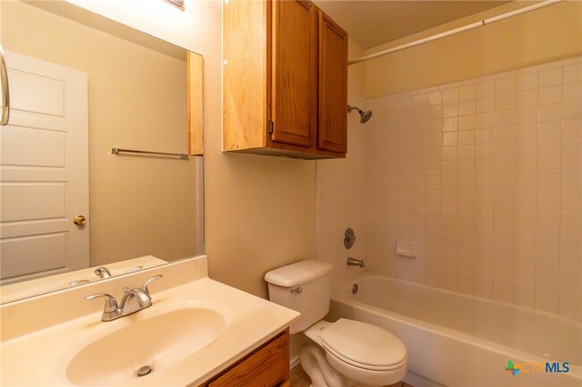 1601 Benttree Dr