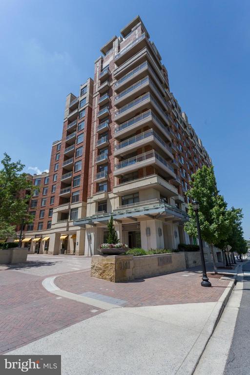 3600 S Glebe Rd in Arlington, VA - Building Photo - Building Photo