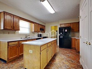 6726 Forest Hill Ln in Hamilton, OH - Building Photo - Building Photo