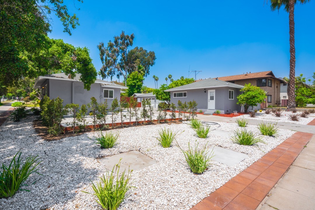 1059 E Villa St in Pasadena, CA - Building Photo