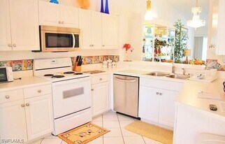 120 Asaf Dr in Naples, FL - Building Photo