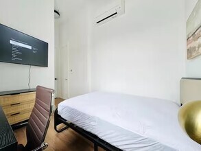 Furnished room/NOT APARTMENT, Unit 4 in Brooklyn, NY - Foto de edificio - Building Photo