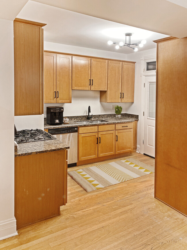 5734 N Ridge Ave in Chicago, IL - Building Photo - Building Photo