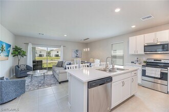 15172 Wildflower Cir in Naples, FL - Building Photo - Building Photo