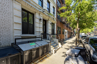 318 E 90th St in New York, NY - Building Photo - Building Photo