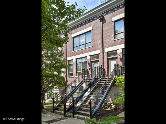 1354 S Indiana Pkwy in Chicago, IL - Building Photo - Building Photo