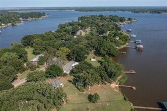 1706 Beavers Point in Bonham, TX - Foto de edificio - Building Photo