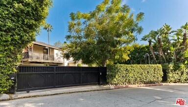 1154 N Wetherly Dr in Los Angeles, CA - Building Photo - Building Photo
