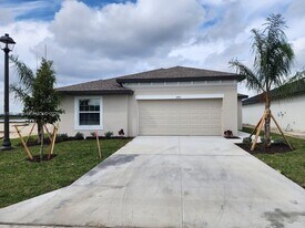 17711 Paradiso Wy in North Fort Myers, FL - Building Photo