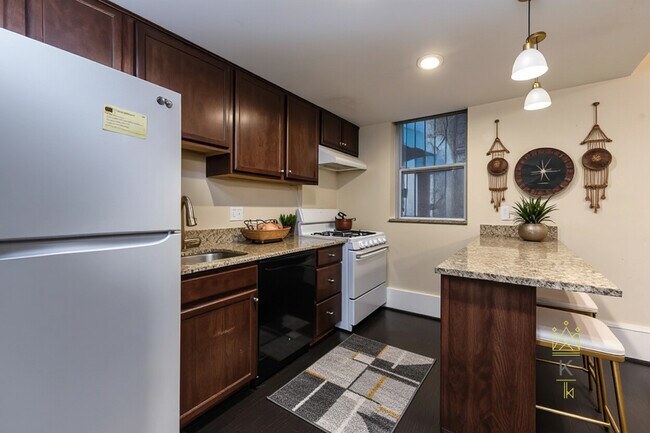 1090 Beacon St in Brookline, MA - Building Photo - Building Photo