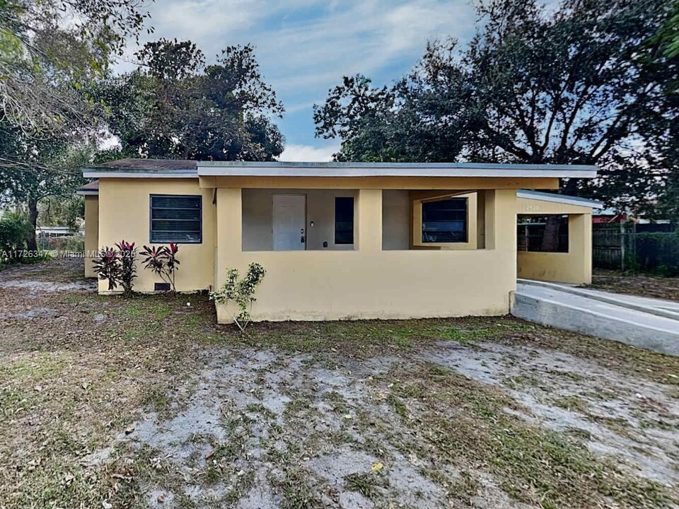 2478 NW 95th Terrace in Miami, FL - Building Photo