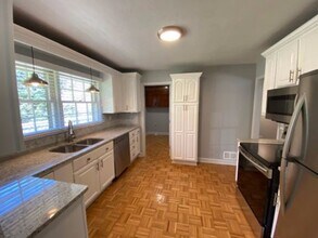 4097 Suzanne Ln in Duluth, GA - Building Photo - Building Photo