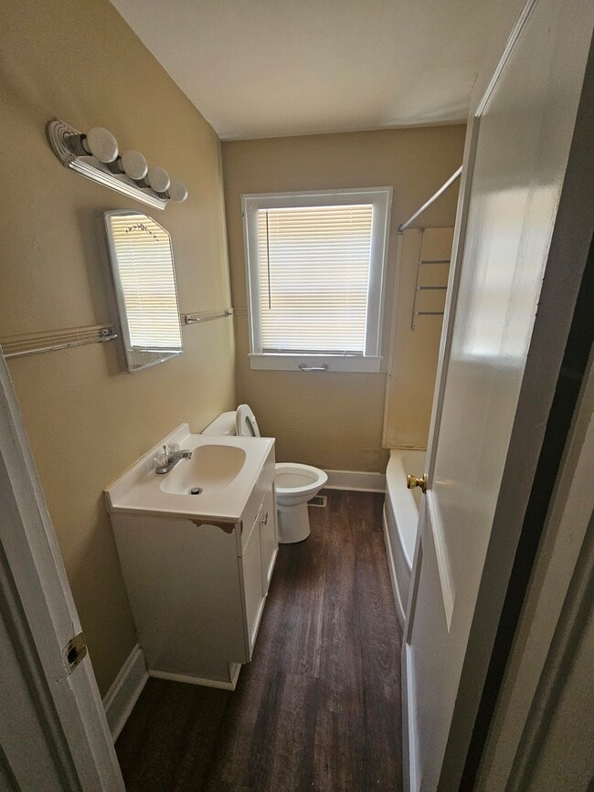 810 W Residence Ave in Albany, GA - Building Photo - Building Photo