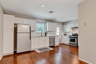 7402 Bucknell Dr in Austin, TX - Building Photo - Building Photo