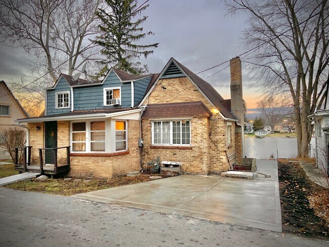property at 2412 Beach Dr