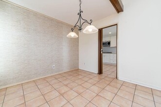24 Queens Wreath Way in Irvine, CA - Building Photo - Building Photo