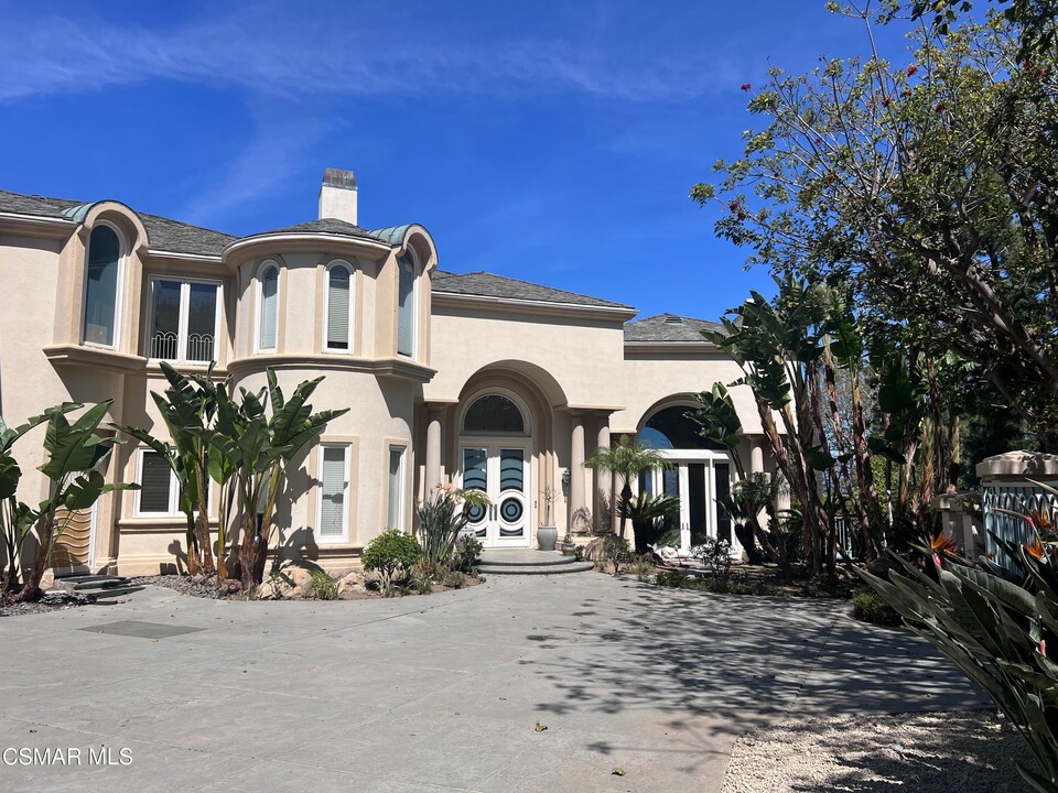 3303 Clerendon Rd in Beverly Hills, CA - Building Photo