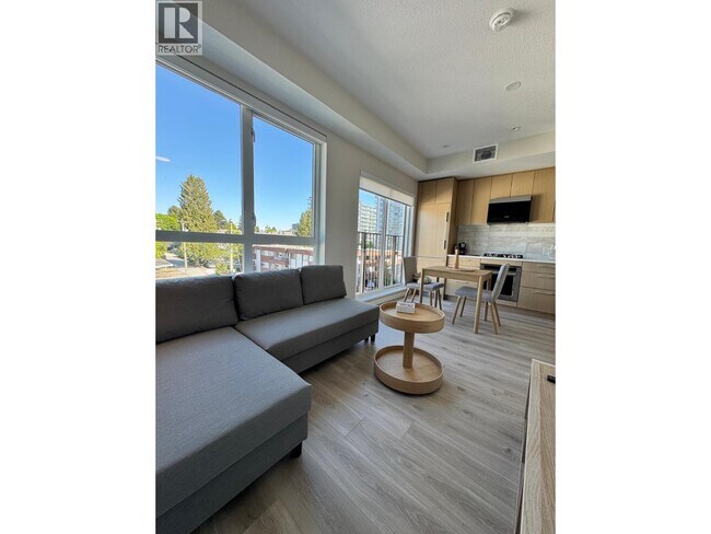 110 17th Street E in North Vancouver, BC - Building Photo - Building Photo