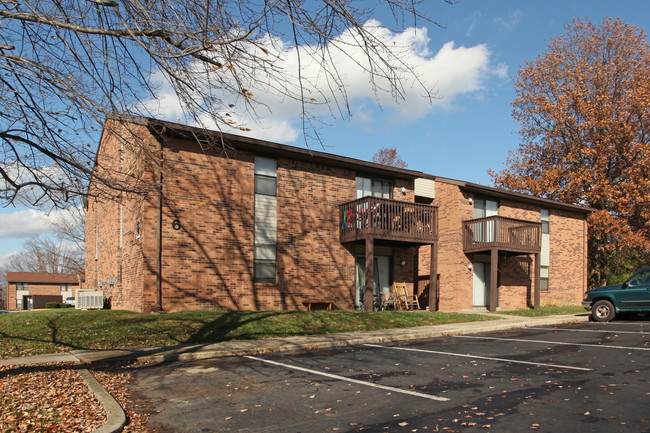 Cedar Court Apartments in La Grange, KY - Building Photo - Building Photo