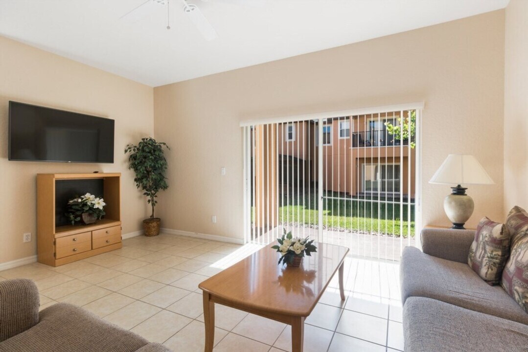 2705 Roadster Ln in Kissimmee, FL - Building Photo