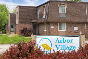 Arbor Village Apartments in Ferguson, MO - Building Photo