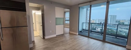 90 SW 3rd St, Unit 2108 in Miami, FL - Building Photo - Building Photo