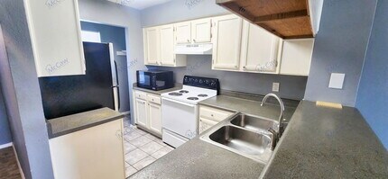 9510 Olde Towne Row in Dallas, TX - Building Photo - Building Photo