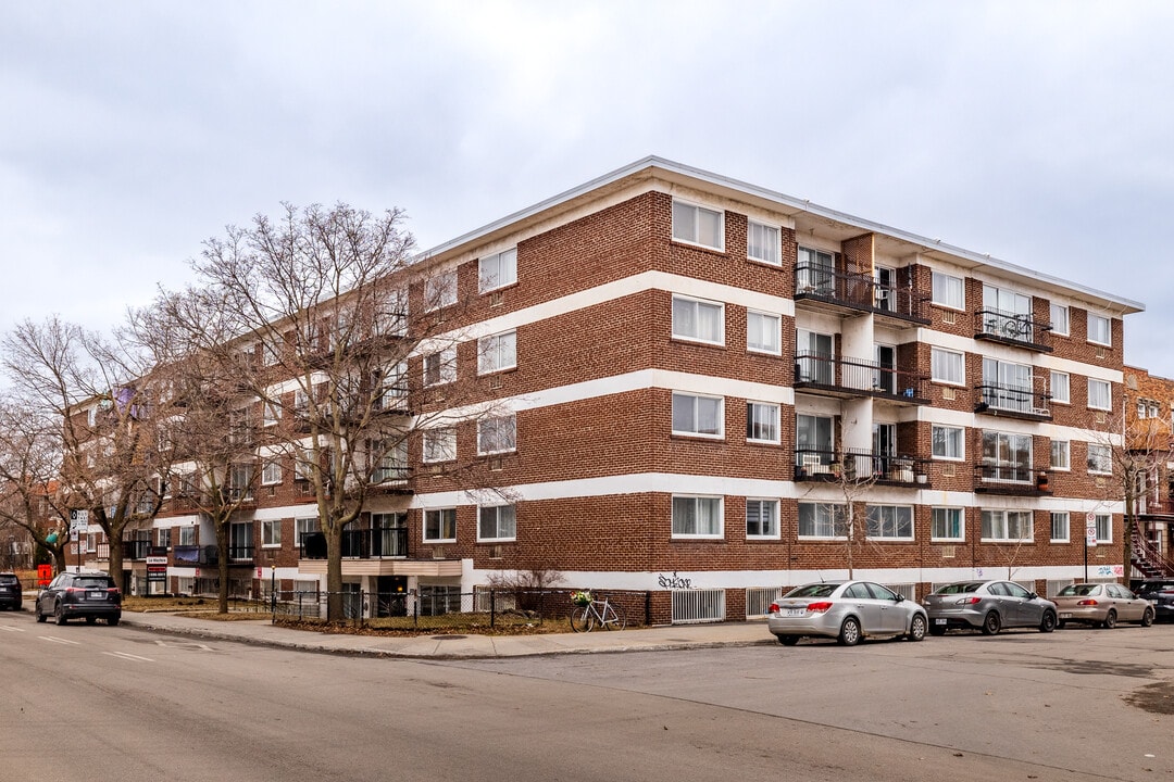 Le Mayfare in Montréal, QC - Building Photo