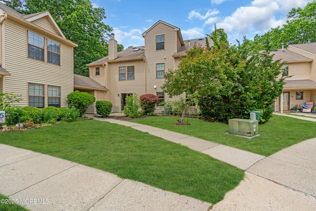 403 Sage Ct in Jackson Township, NJ - Foto de edificio - Building Photo