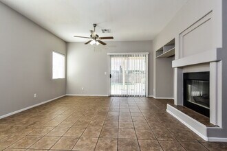7259 Rock Castle Ave in Las Vegas, NV - Foto de edificio - Building Photo