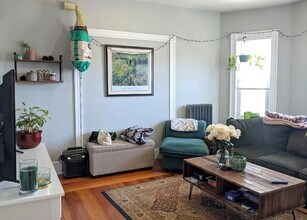 41 Belknap St, Unit 2 in Somerville, MA - Building Photo - Building Photo