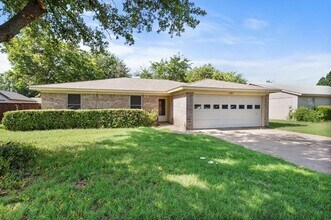 1121 Andrew St in Crowley, TX - Building Photo - Building Photo