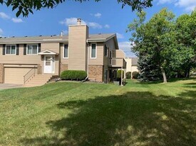 5397 Beachside Dr in Hopkins, MN - Building Photo