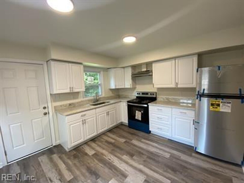 1611 Manson St in Norfolk, VA - Building Photo