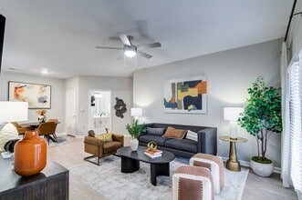 Forty57 Apartments in Lexington, KY - Foto de edificio - Building Photo