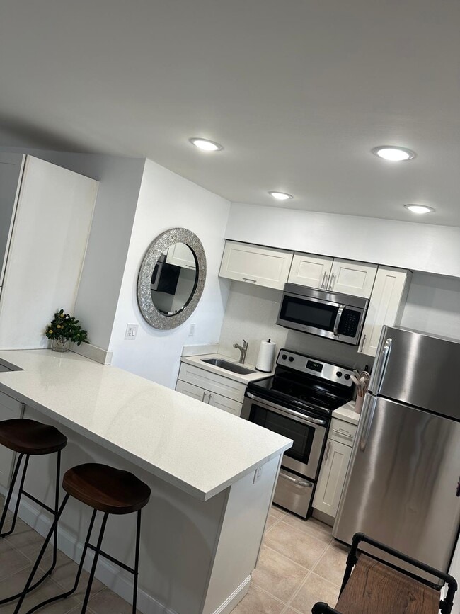 1220 NE 5th Ter, Unit 3 in Fort Lauderdale, FL - Building Photo - Building Photo