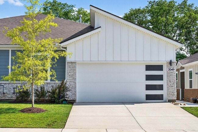 2049 Holmesburg Private Cir in Gallatin, TN - Building Photo - Building Photo