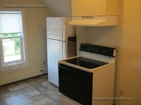 44 Pearl St, Unit 1 in Middleboro, MA - Building Photo
