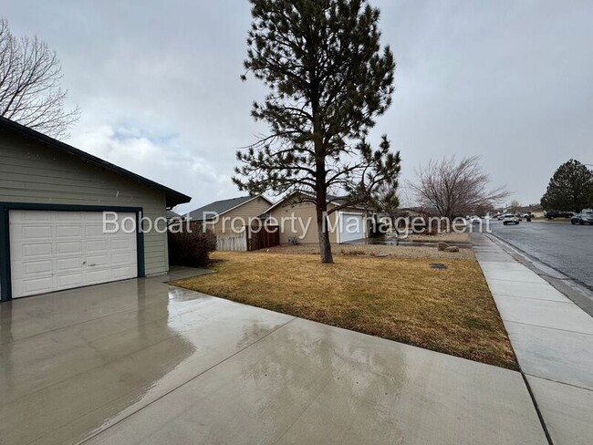 1425 Kimmerling Rd in Gardnerville, NV - Building Photo - Building Photo