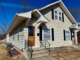 224 W Campbell St in Ottawa, IL - Building Photo