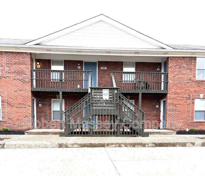 7907 Canonero Way in Louisville, KY - Building Photo