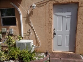 2060 SE 14th St in Homestead, FL - Building Photo - Building Photo