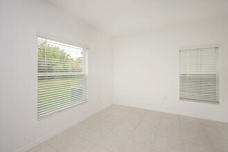 7320 Spring Snowflake Ave in Tampa, FL - Building Photo - Building Photo