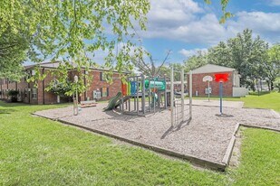 319 Blair Ct in Louisville, KY - Building Photo