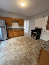 276 Park Rd, Unit 2-E in West Hartford, CT - Building Photo - Building Photo