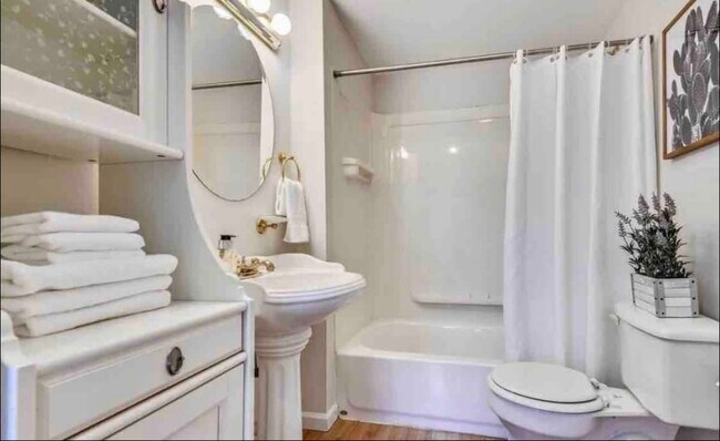 323 S Castle St photo'