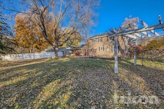 13408 Colfax Ave S in Burnsville, MN - Foto de edificio - Building Photo