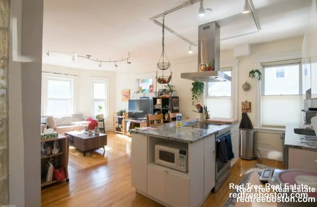 229 Harvard St, Unit 6 in Cambridge, MA - Foto de edificio - Building Photo