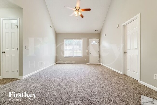 225 Indian Springs Dr in Locust Grove, GA - Foto de edificio - Building Photo